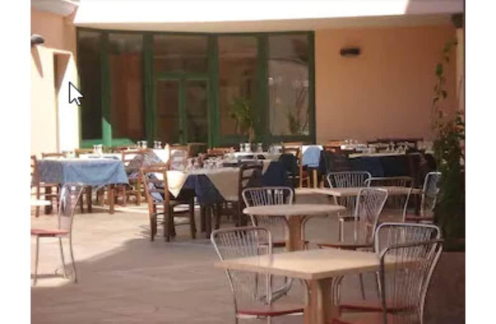 Hotel Baia Marina Orosei Extérieur photo