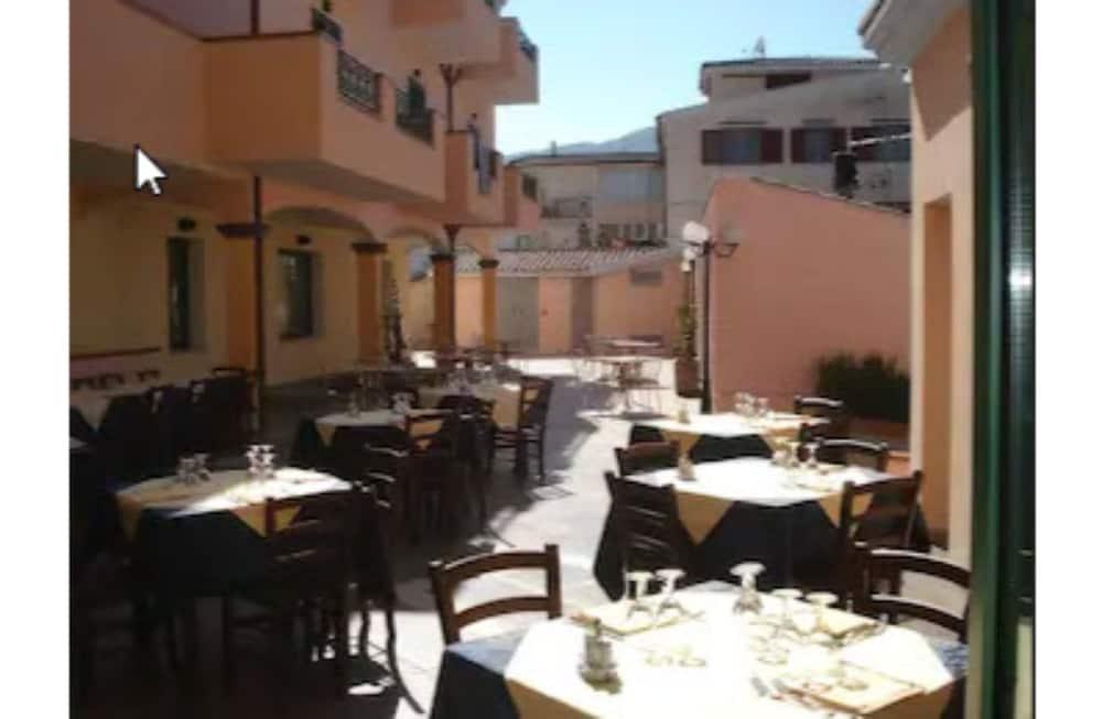 Hotel Baia Marina Orosei Extérieur photo