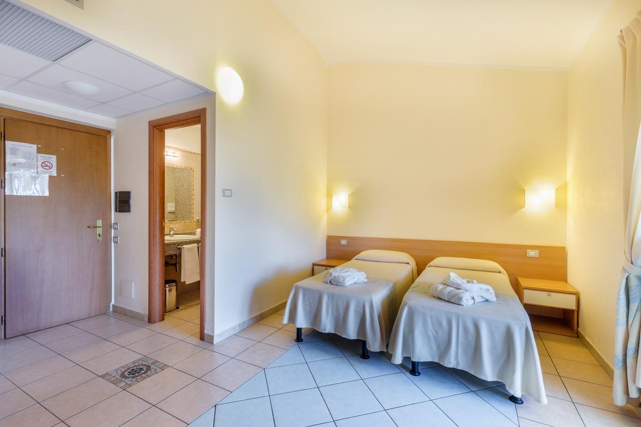 Hotel Baia Marina Orosei Extérieur photo