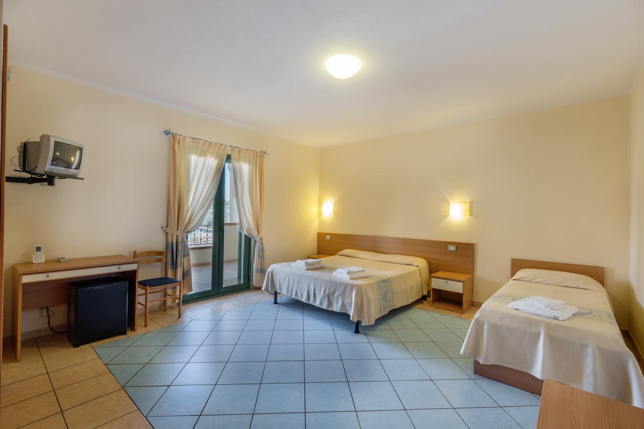 Hotel Baia Marina Orosei Extérieur photo