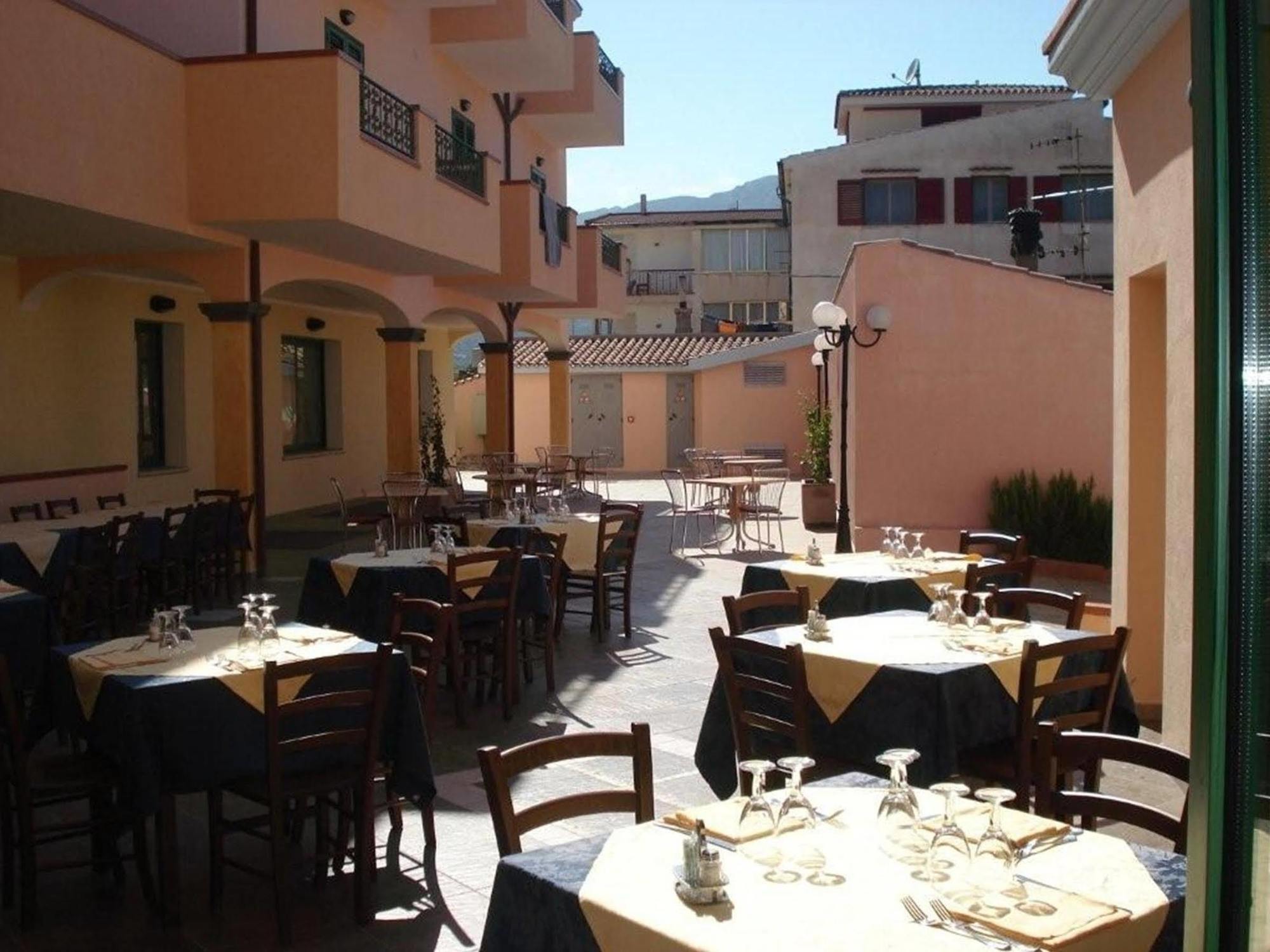 Hotel Baia Marina Orosei Extérieur photo